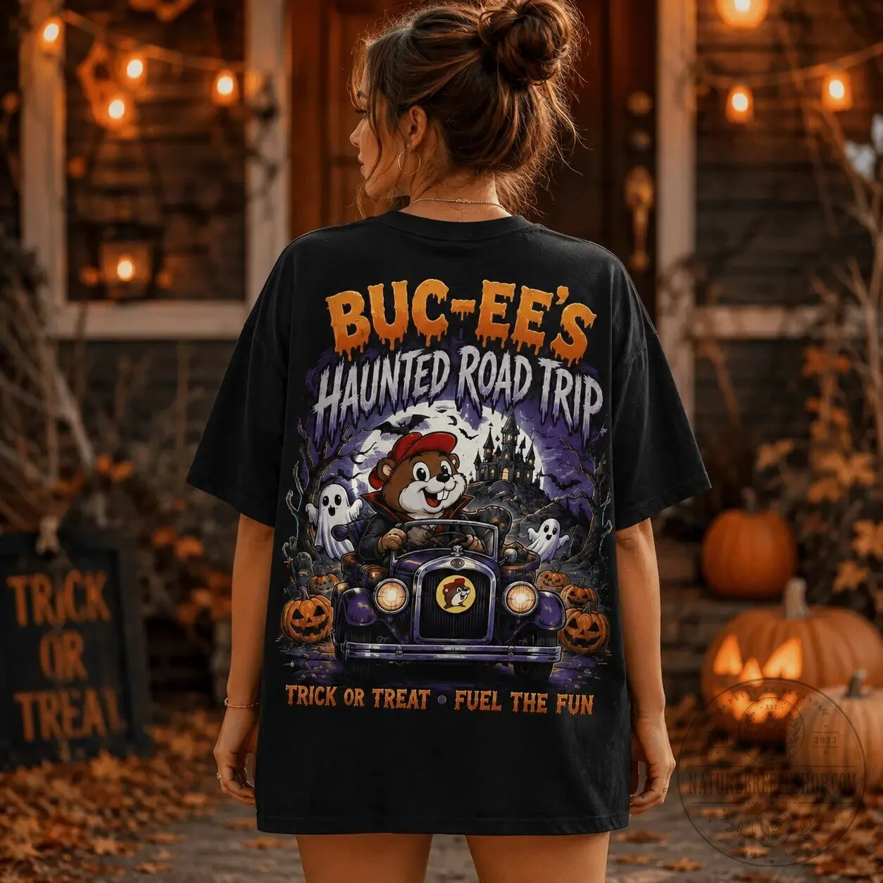 Buc-ee's Halloween Graphic Tee Haunted Road Trip Vampire Beaver T-Shirt 10 Buc-ee